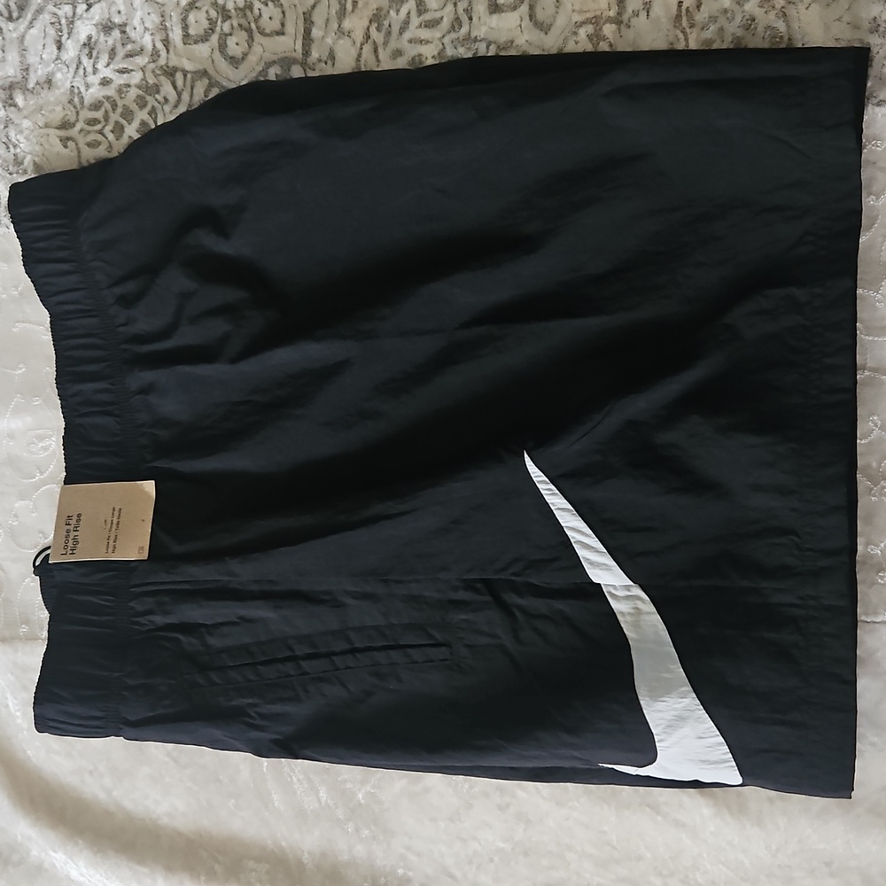 Nike Women's Loose Fit High Rise Black Athletic Shorts - XL - Picture 9 of 11